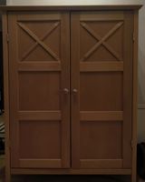 Holzschrank mit 2 Tueren braun guter Zustand zum abholen 