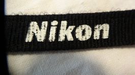 NIKON KAMERA TRAGEGURT .NUR TRAGEGURT