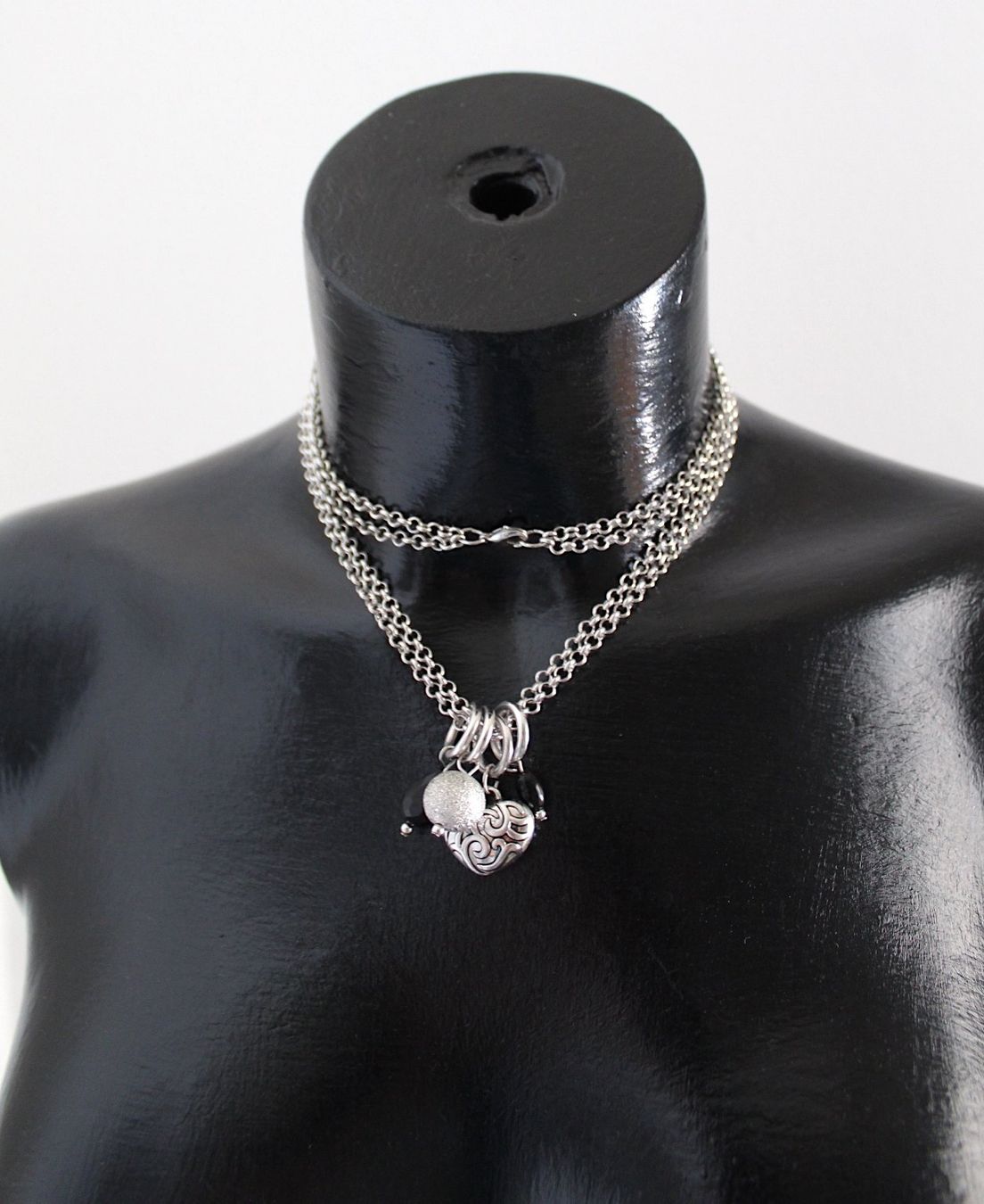 Catenine: Lange Kette ca. 42 cm, mit 4 Anhänger – Usato da Locarno venduto da madame-tus-sauds 1
