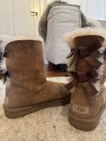 UGGs mit schöner Schleife perfekt für den Winter