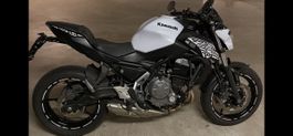 Motorrad Kawasaki Z650 weiss/schwarz guter Zustand