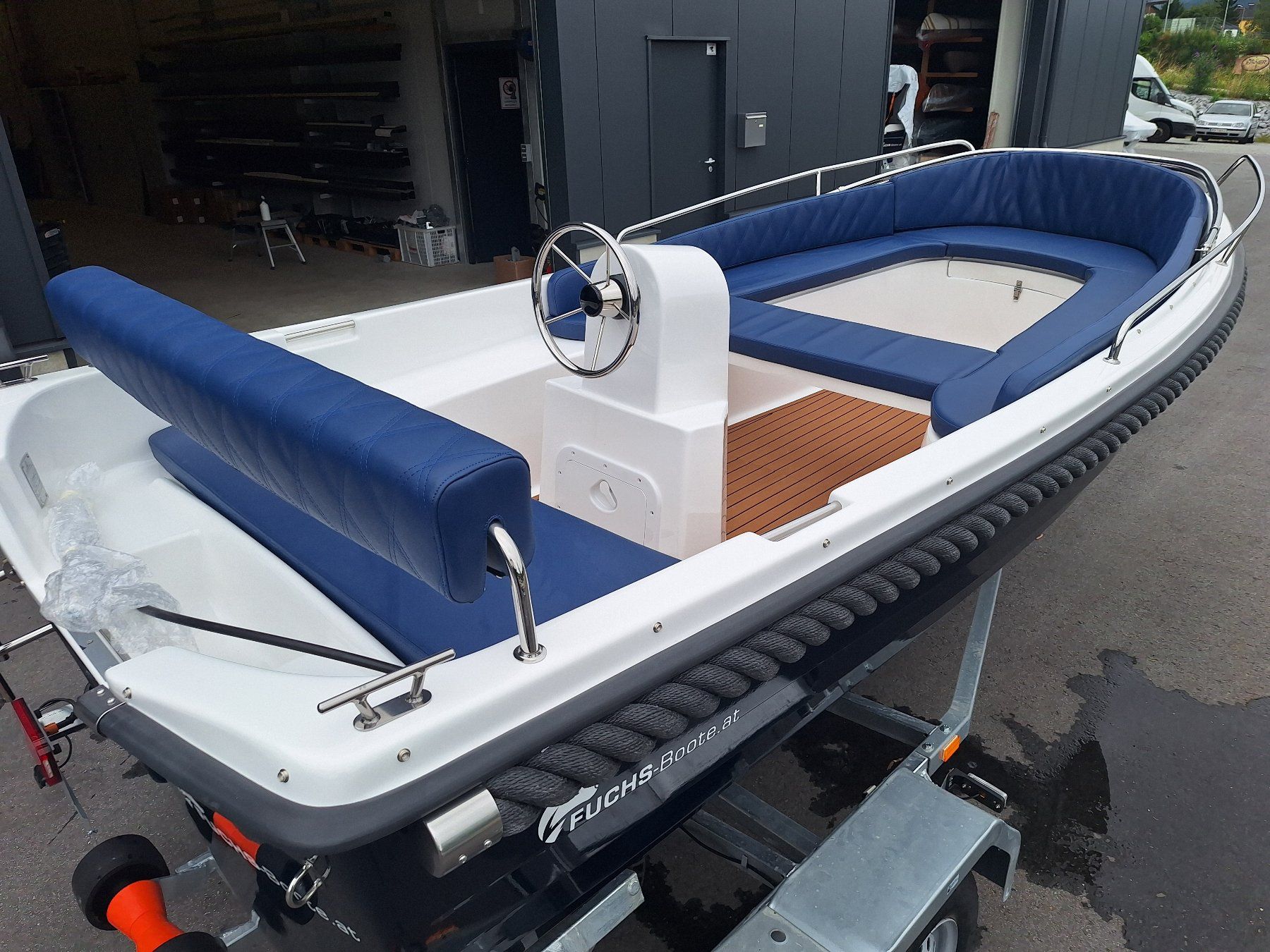 Barche: LAGERND NEU 470 Classic Boot Motorboot GFK Boot Badeboot – Nuovo e nell'imballaggio originale da Aigen Schlägl venduto da Fuchs-Boote