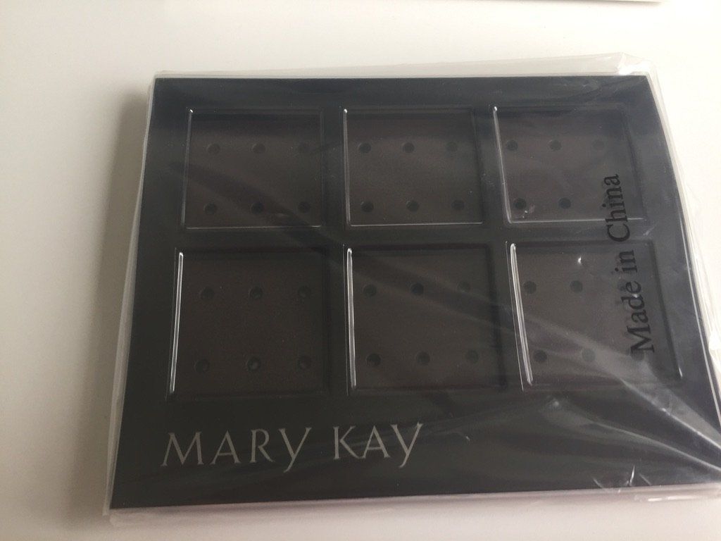 Mary Kay Gesichtspflege: Neu Mary Kay Kosmetik Display Tray – Neu und originalverpackt aus Kirchdorf AG von coco123