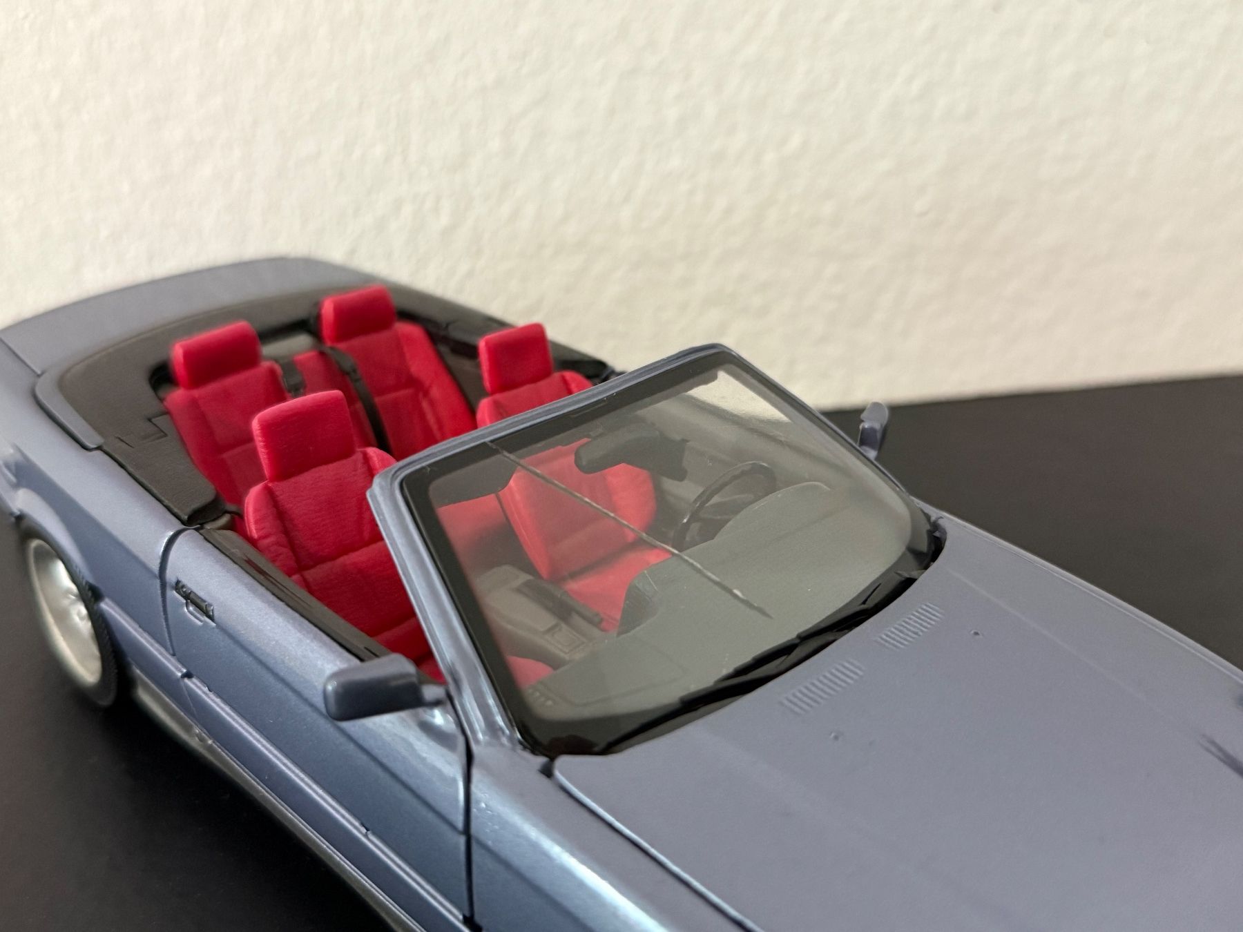 BMW Modellini d'auto: BMW 325i E36 Cabrio 1:18 Maisto – Usato da Bülach venduto da Meti2023 8