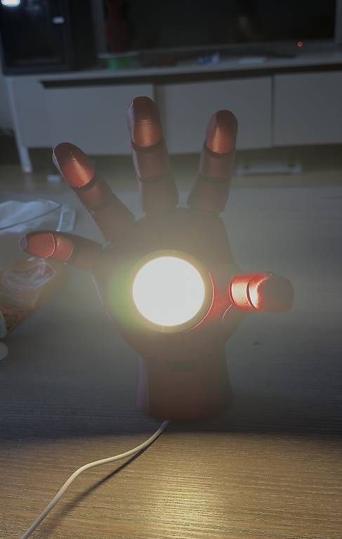 Lampade: 3D Iron-Man Handlampe mit LED  USB – Usato da St. Gallen venduto da Sakaryalibirol