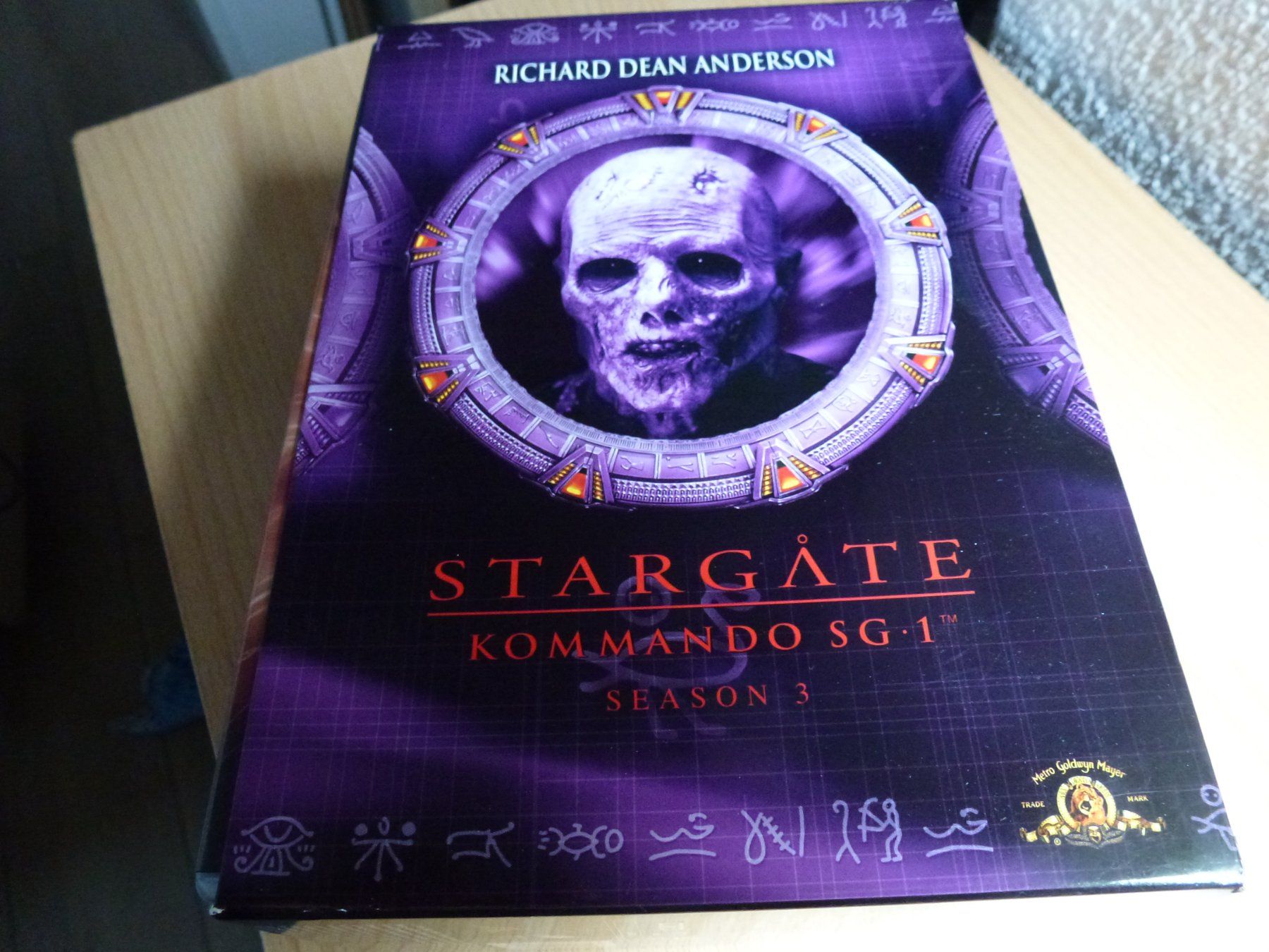 Tutti i DVDs: Stargate Staffel 3 (6DVD) – Usato da Hombrechtikon venduto da Maloev17 1