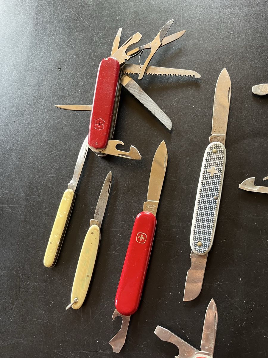 Schweizer Armee Coltelli tascabile: 8 Sackmesser Militärmesser – Usato da Wiesenberg venduto da swissantik 1