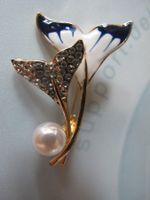 Schöne Brosche mit Perle und Strass, neuwertig!