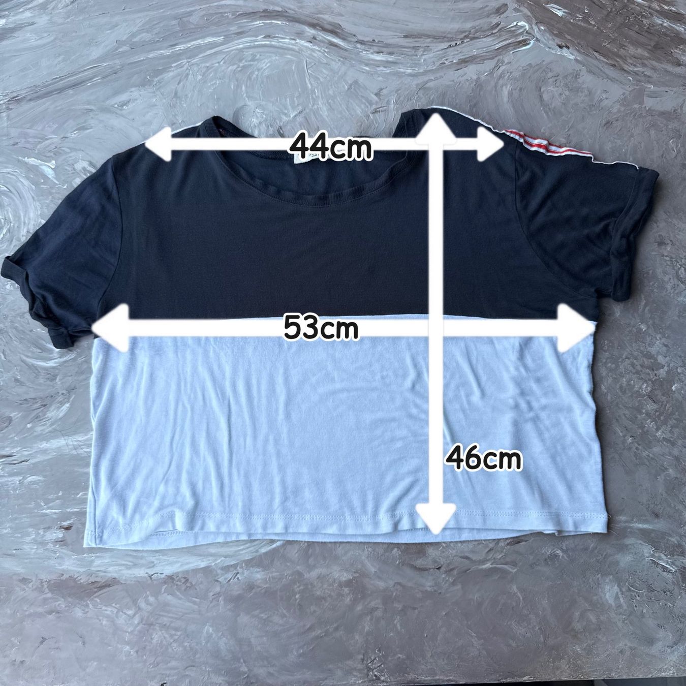 Pull&Bear T-shirt: T-shirt Pull&Bear noir et blanc – Usato da Thônex venduto da Suisse.Shopping 3