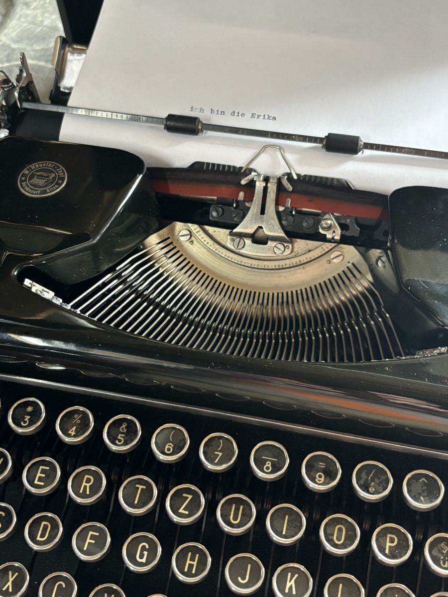Erika Macchine da scrivere: Klassische Erika Schreibmaschine – Usato da Aeschi SO venduto da norrsken 2