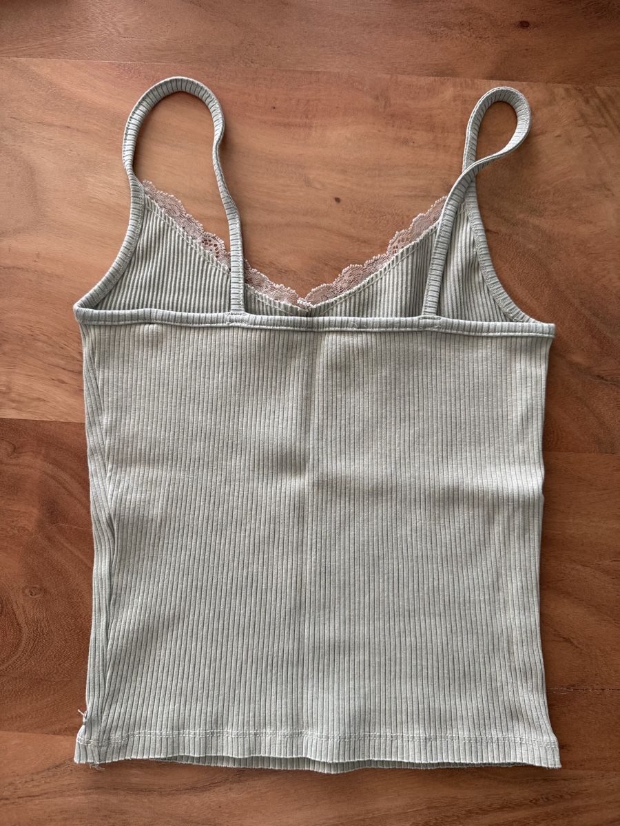Pull&Bear Top: Pull&Bear Top mit Spitze, Rippstrick, Grösse S – Usato da Giswil venduto da Ody2 2