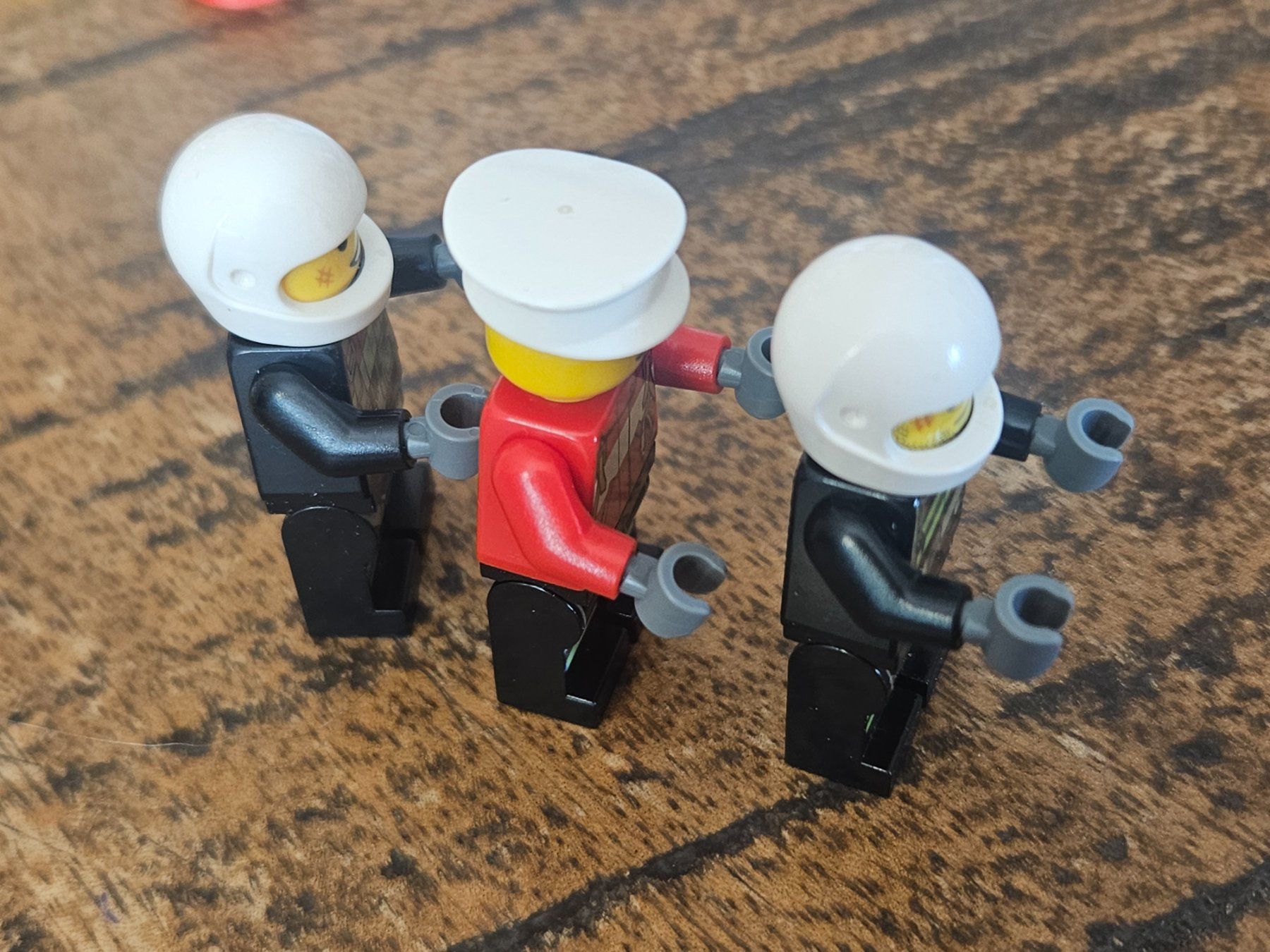Lego Kit di costruzioni: lego lot de 3 figurines – Usato da Confignon venduto da Ecrofigs 3
