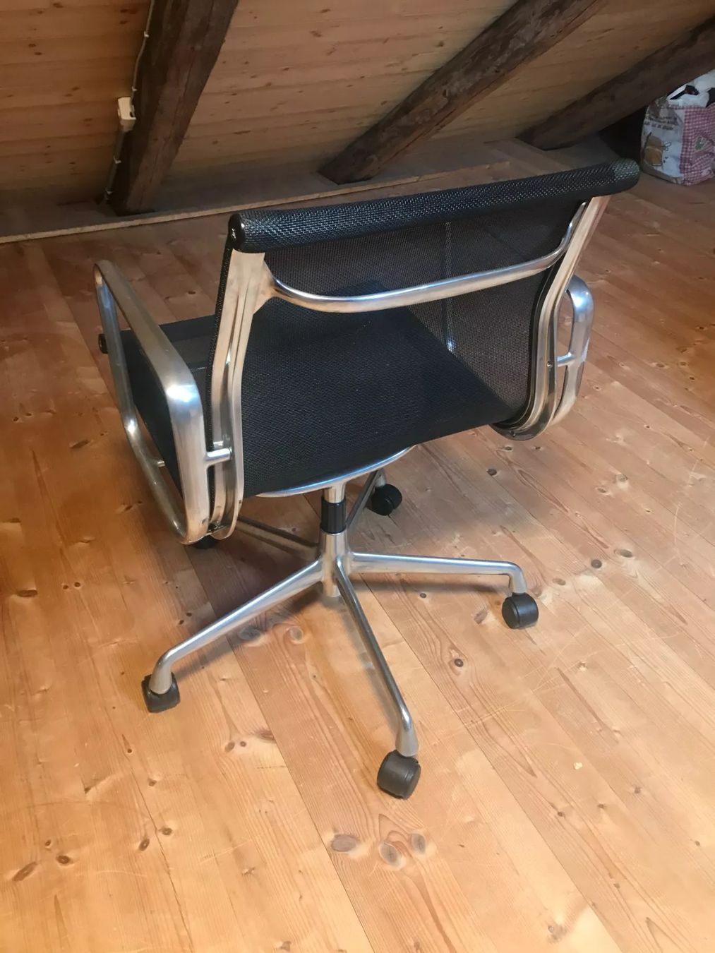 Vitra Sedie: Eames Aluminium-Bürostuhl – Usato da Maienfeld venduto da mar_8nl2 1