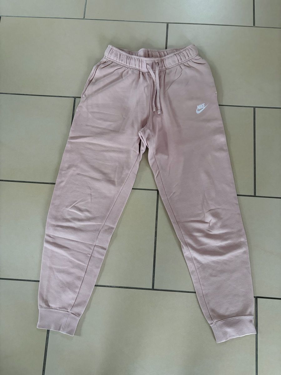 Nike Pantaloni: Pantalon de jogging Nike rose clair - Taille S - Doux! – Usato da Vouvry venduto da Prune-el 3