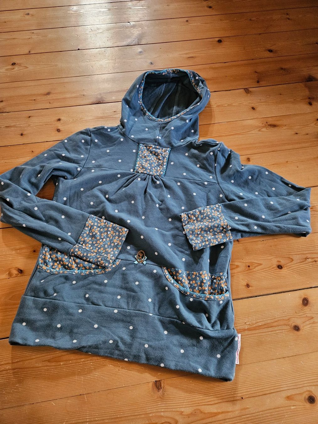 Blutsgeschwister Pullover & Sweatshirts: Blutsgeschwister Pulli xs/s – Gebraucht aus Rifferswil von fle_5nqr