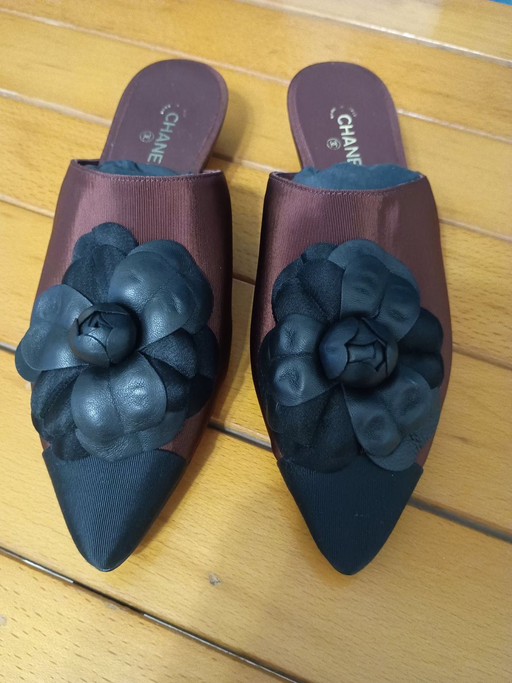 Chanel Scarpe da donna: Ciabatta Chanel bordeaux con fiocco – Nuovo (secondo la descrizione) da Chiasso venduto da marco704763 3
