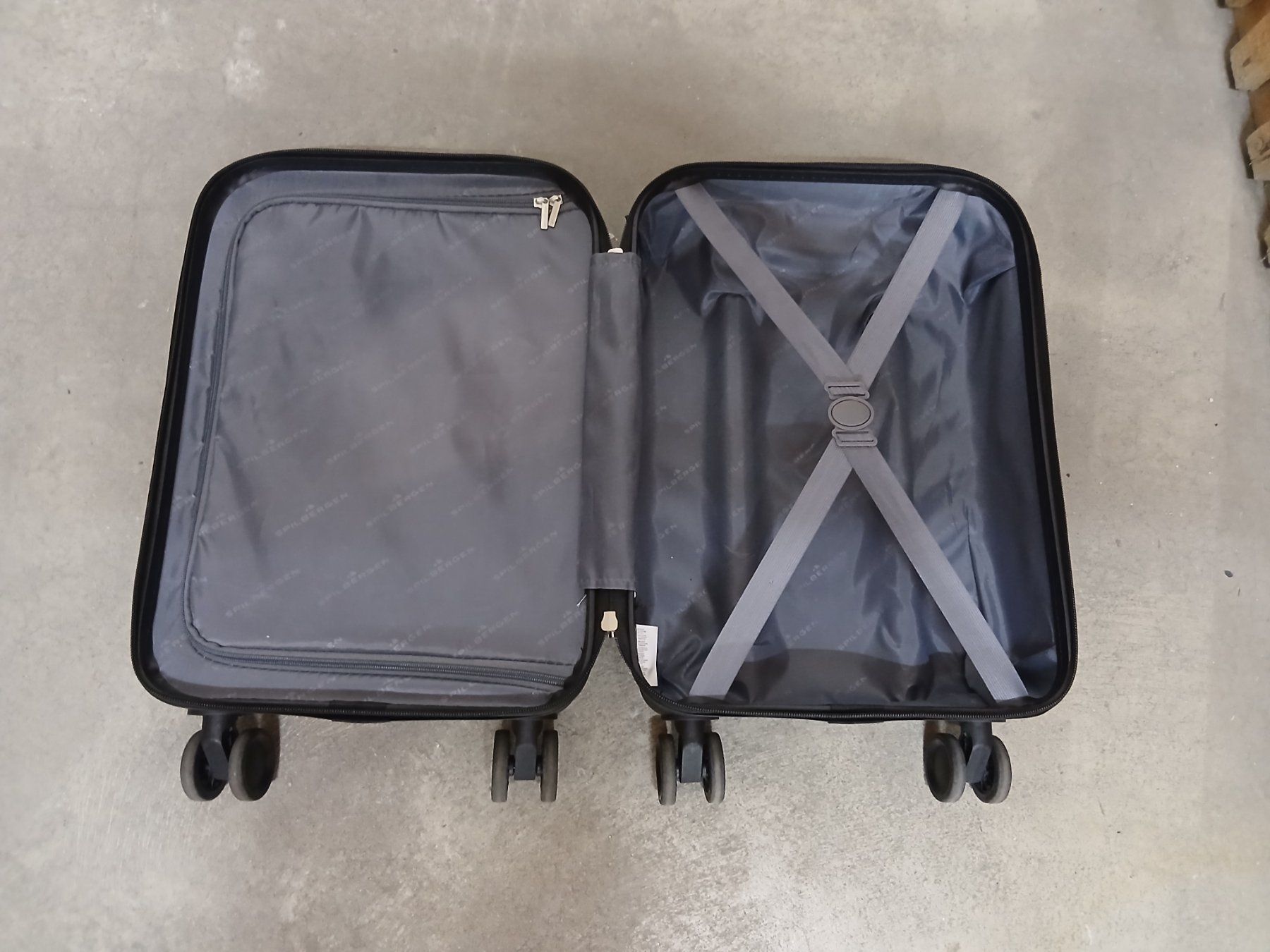 Sonstiges zu Aviatik: Easyjet Hartschalenkoffer – Neu (gemäss Beschreibung) aus Birsfelden von coccobello03 3