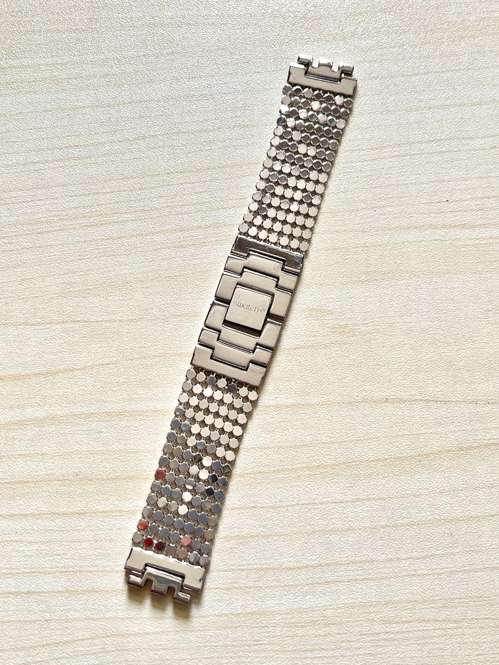 Swatch Uhren: Swatch Damenarmband, silberfarben – Gebraucht aus Grenchen von chththl