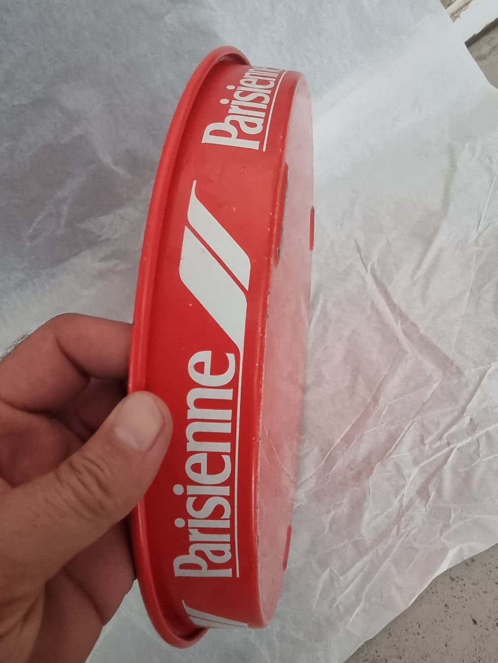 Untersetzer: Tablett Parisienne rot rund Durchmesser ca 34 cm – Gebraucht aus Olten von Mezopotamya 1