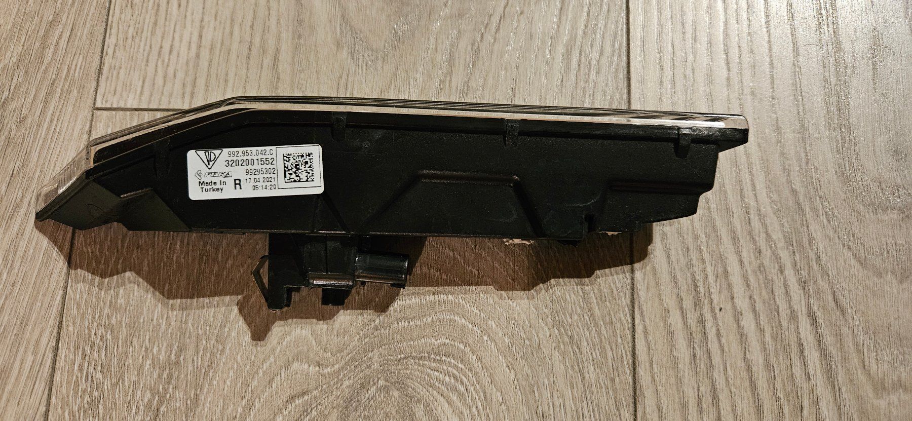 Porsche Tutti pezzi di ricambio auto: Porsche 911 (992) Blinker rechts – Difettoso da Brittnau venduto da leroyjethro 1