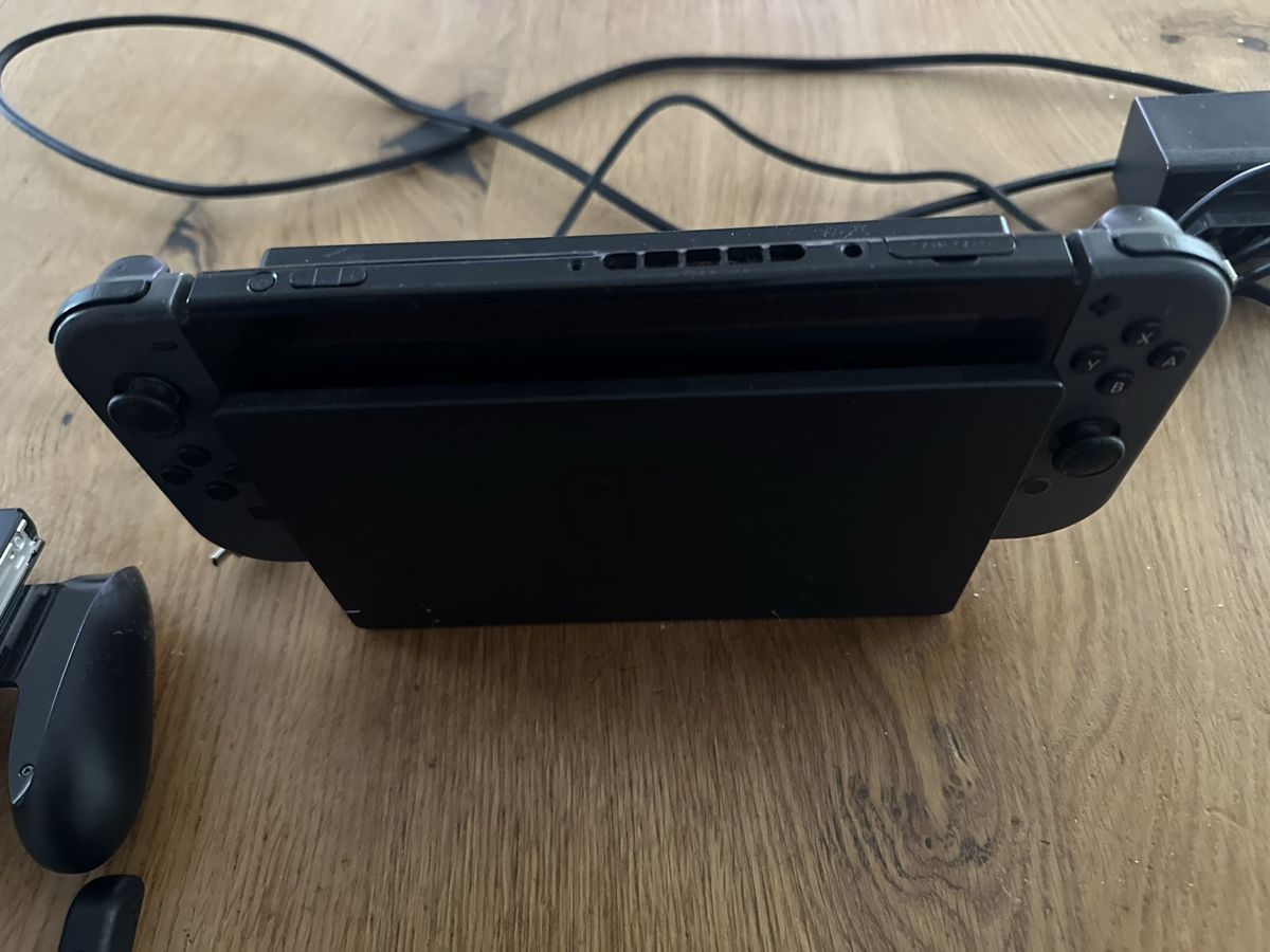 Nintendo Console: Nintendo Switch – Usato da Engelburg venduto da Uppsi 1