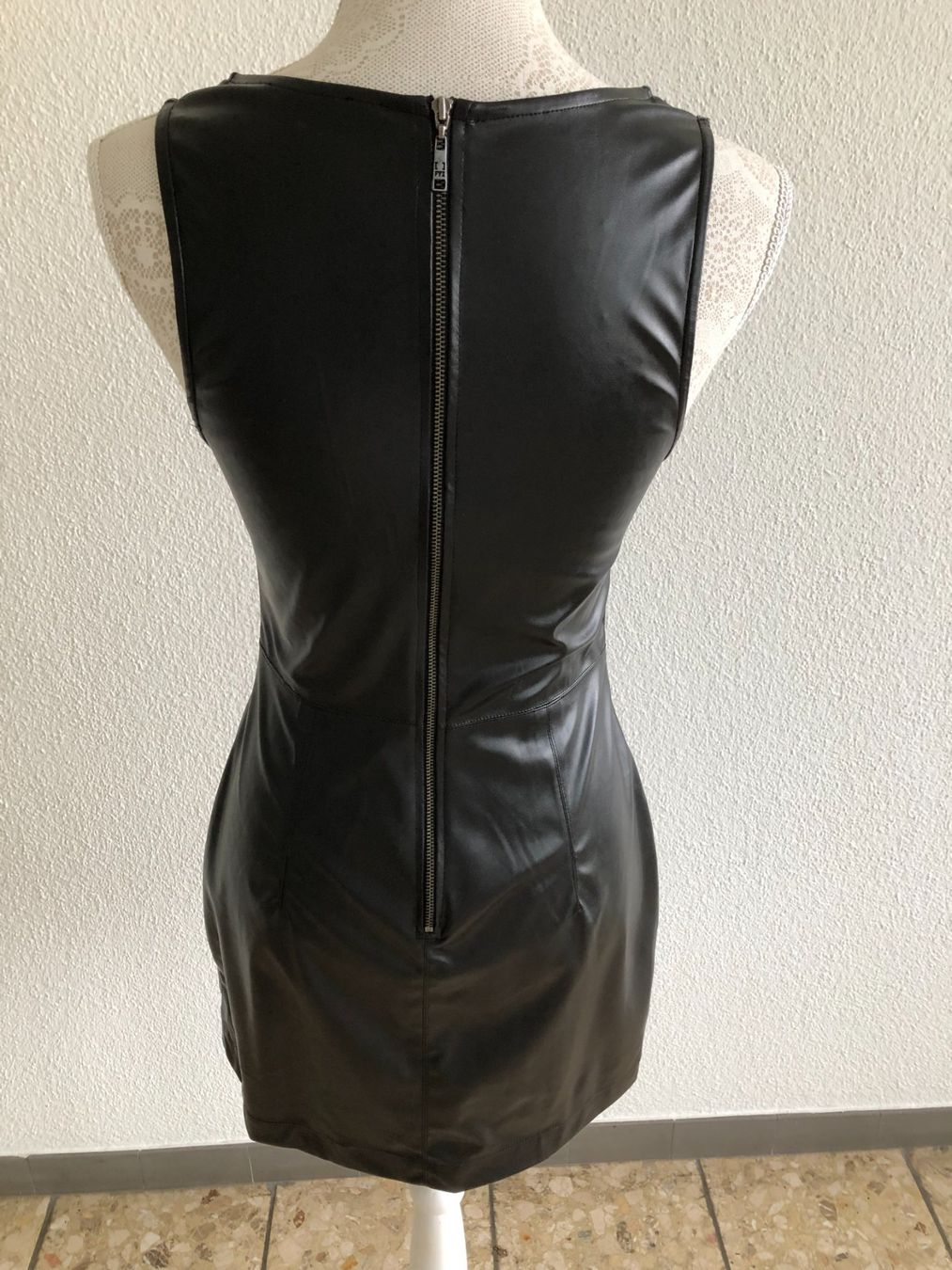 Vestiti: Kleid aus Kunstleder Grösse S – Usato da Oberkulm venduto da Seaside2018 4