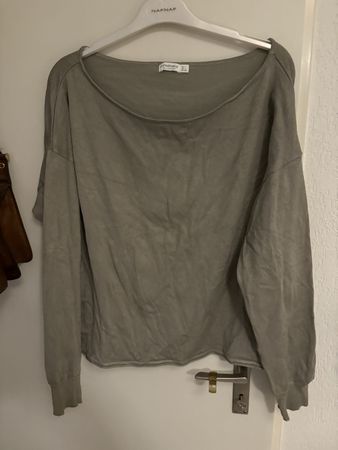 Grüner Pullover