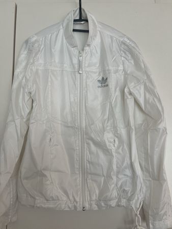 Weisse Adidas Jacke - perfekt für Frühling!
