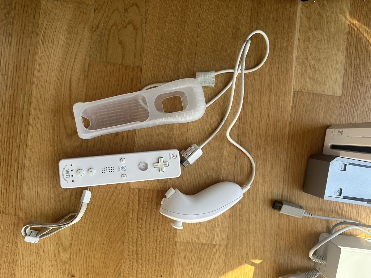 Nintendo Konsolen: Nintendo Wii Konsole mit Zubehör – Gebraucht aus Düdingen von Cin1996dla 2