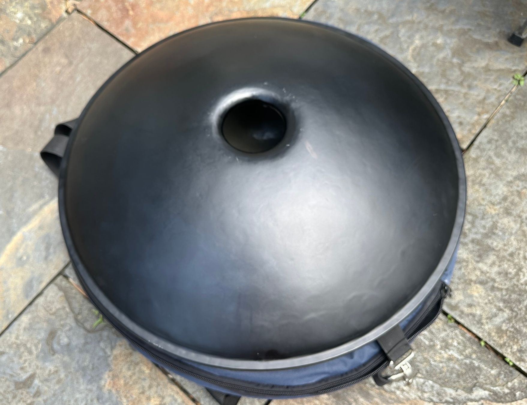 Strumenti musicali: Handpan Tiefton inkl. Tasche, neuwertig – Usato da Männedorf venduto da Elafonisi 1