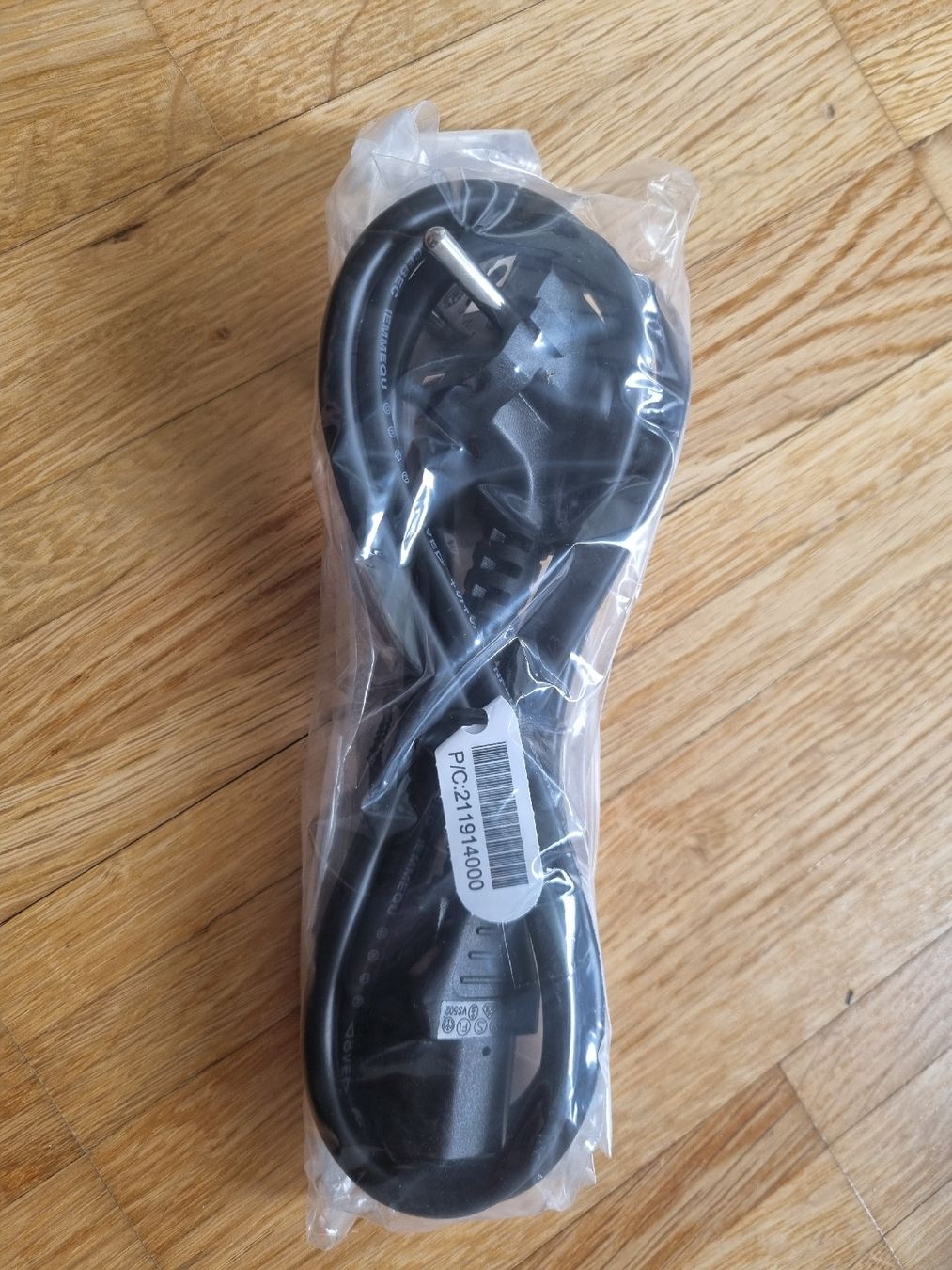 Cavi: Apparatekabel mit Schuko stecker – Nuovo e nell'imballaggio originale da Zeihen venduto da Buylool