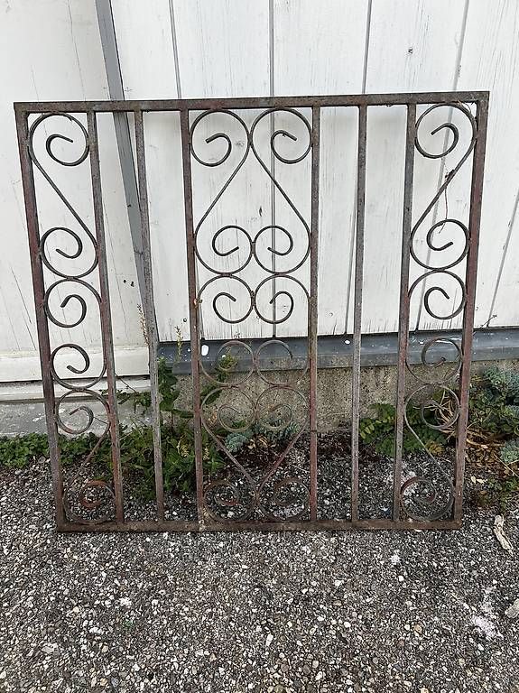 Grilles & Grillages: Grille en fer forgé  – D'occasion à Epalinges par jpe_2twg