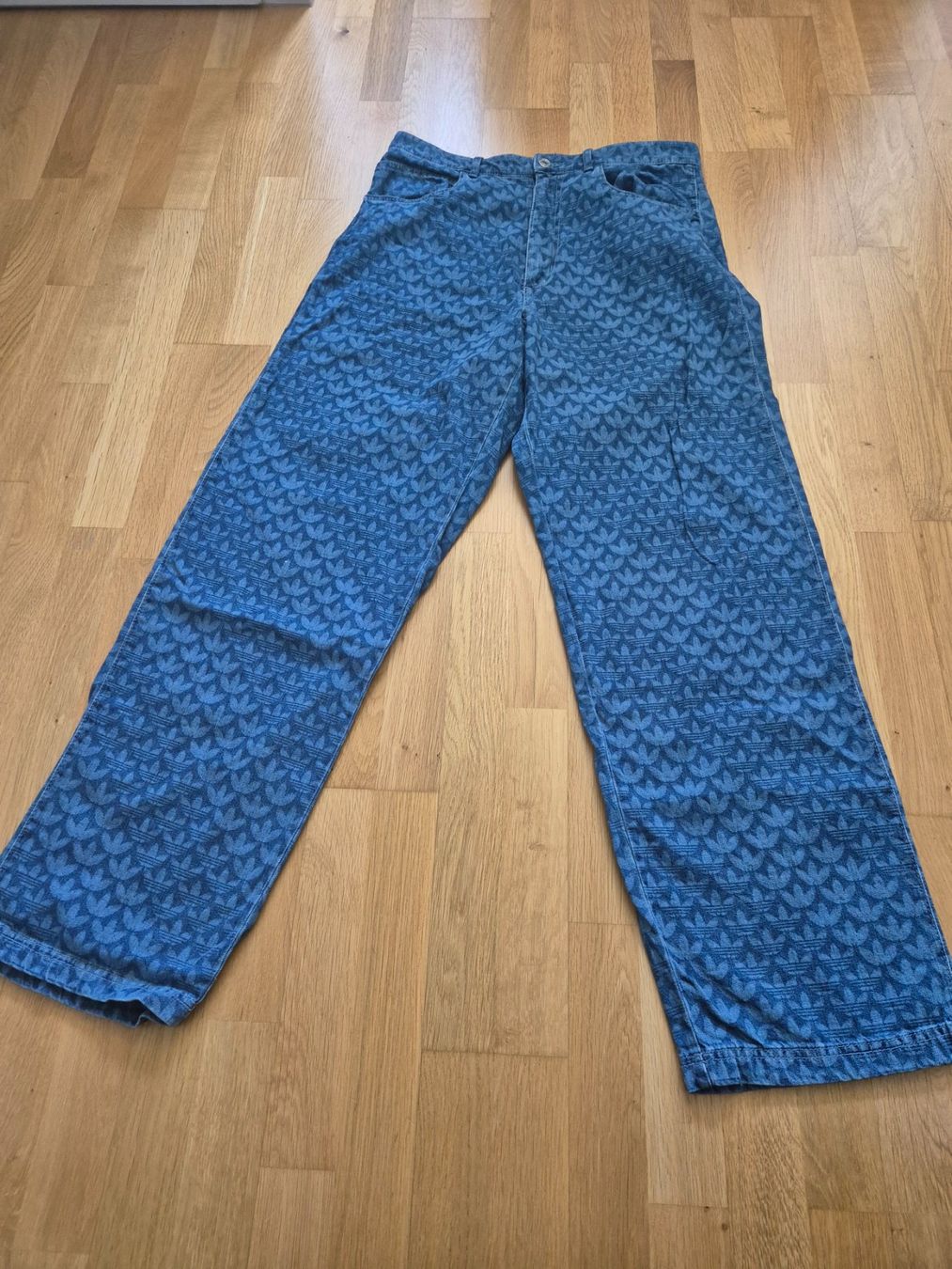 Adidas Hosen: Adidas MONOGRAM Stoffhose Blue Grösse M – Neu (gemäss Beschreibung) aus Bern von swissjan17