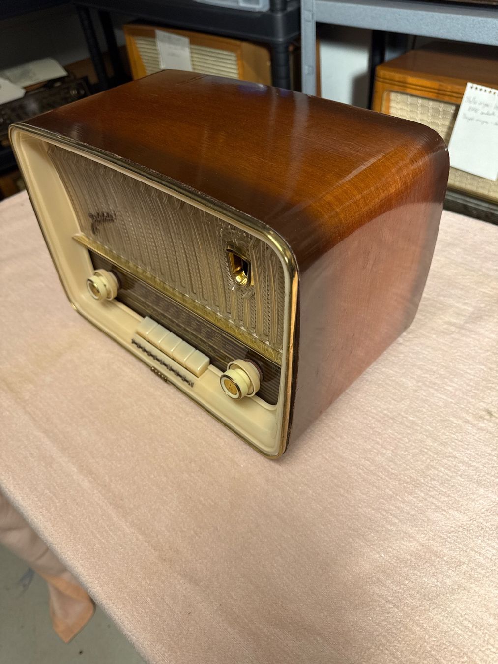 Telefunken Radio: Telefunken Jubilate 8 mit Garantie – Usato da Neuwilen venduto da Radio_a_Vavole_8566 1