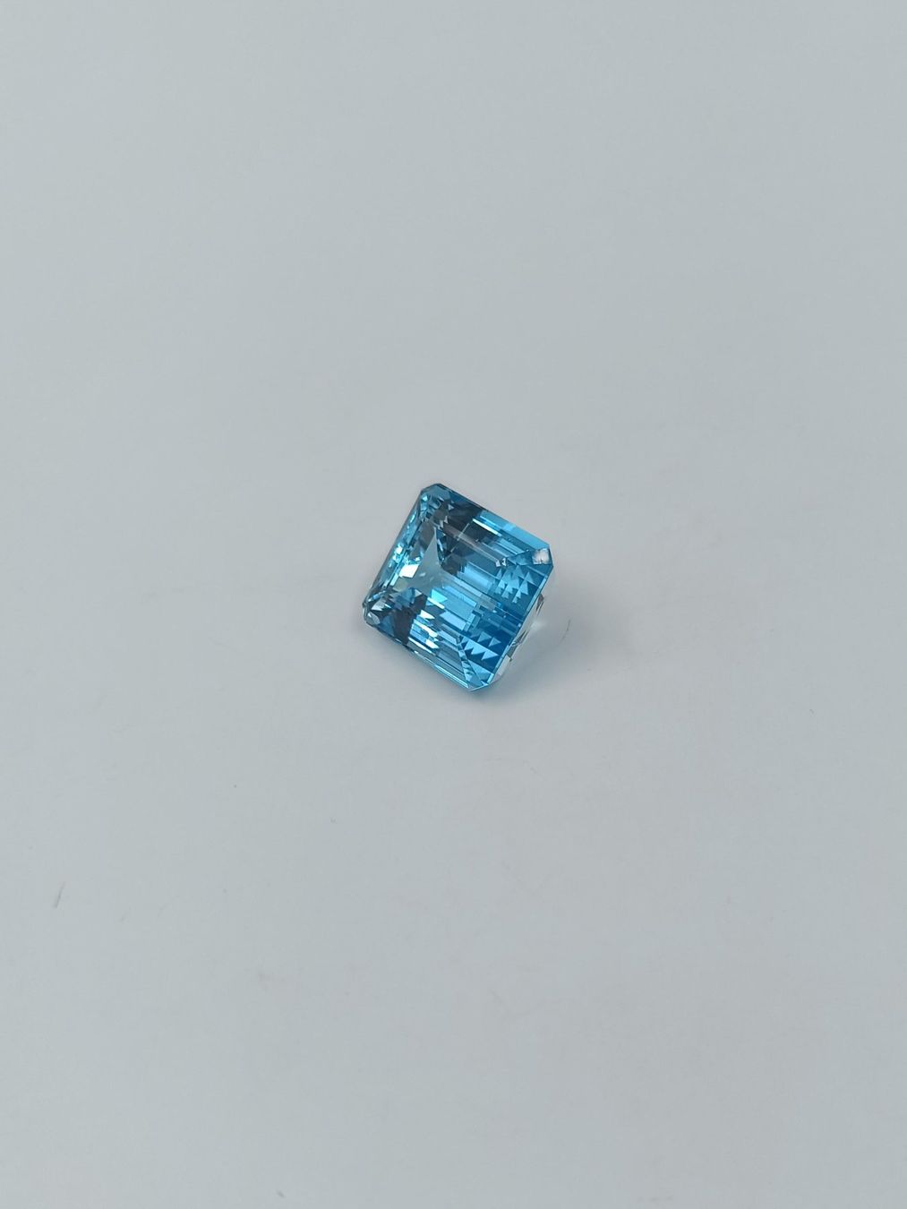 Pietre preziose: 1 AQUAMARIN 34.21 CT. – Usato da Luzern venduto da EdiGem