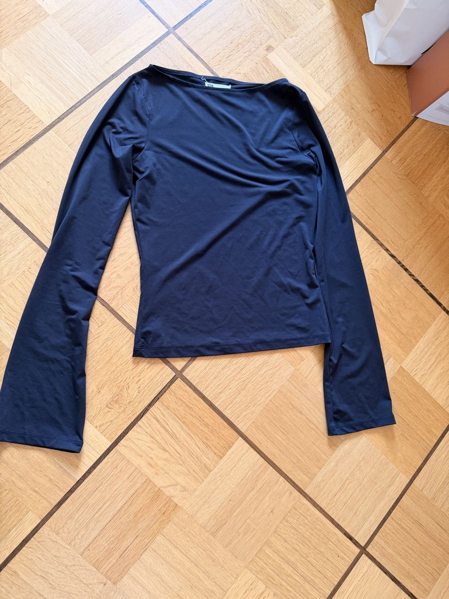 Stradivarius Tops: Schönes Langarmtop – Neu (gemäss Beschreibung) aus Unterentfelden von ame_tf2n 1