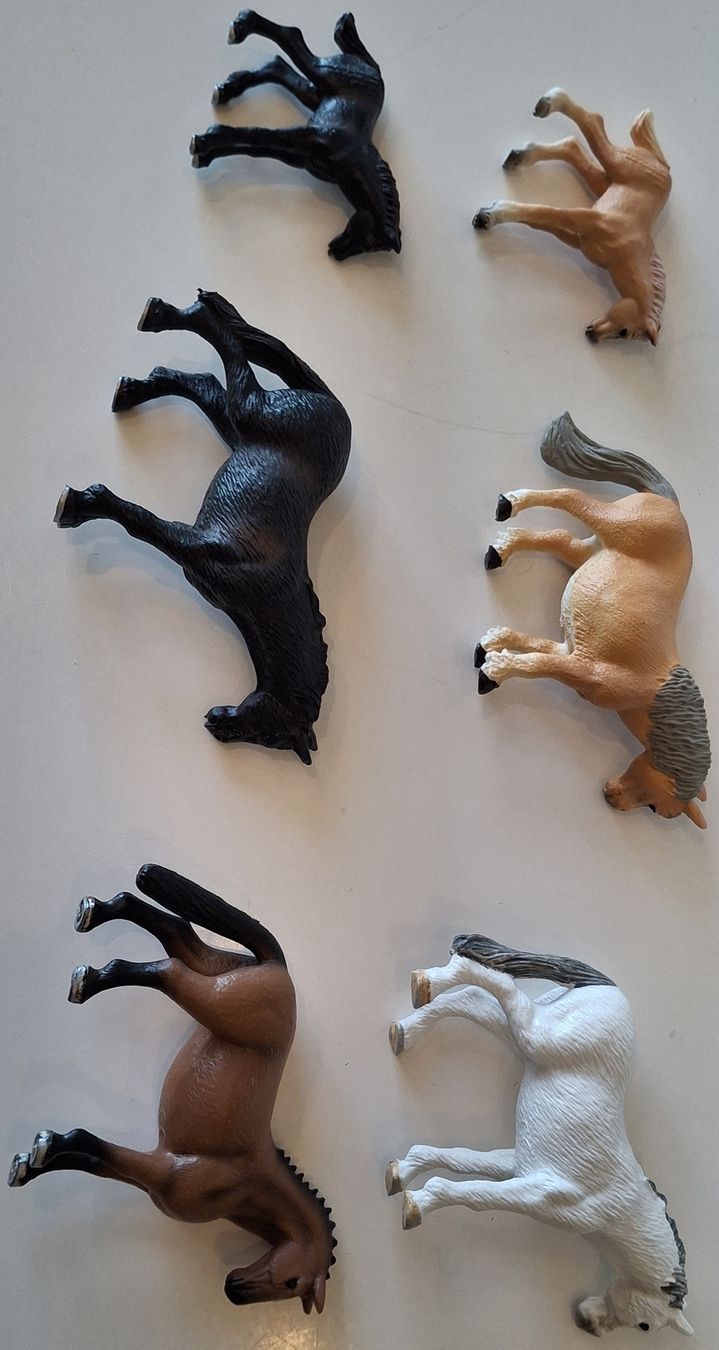Spielzeuge: 6 Pferdefiguren – Gebraucht aus Dussnang von novi02 3
