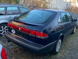 SAAB 900 S dunkelblau 4türig für Ersatzteile