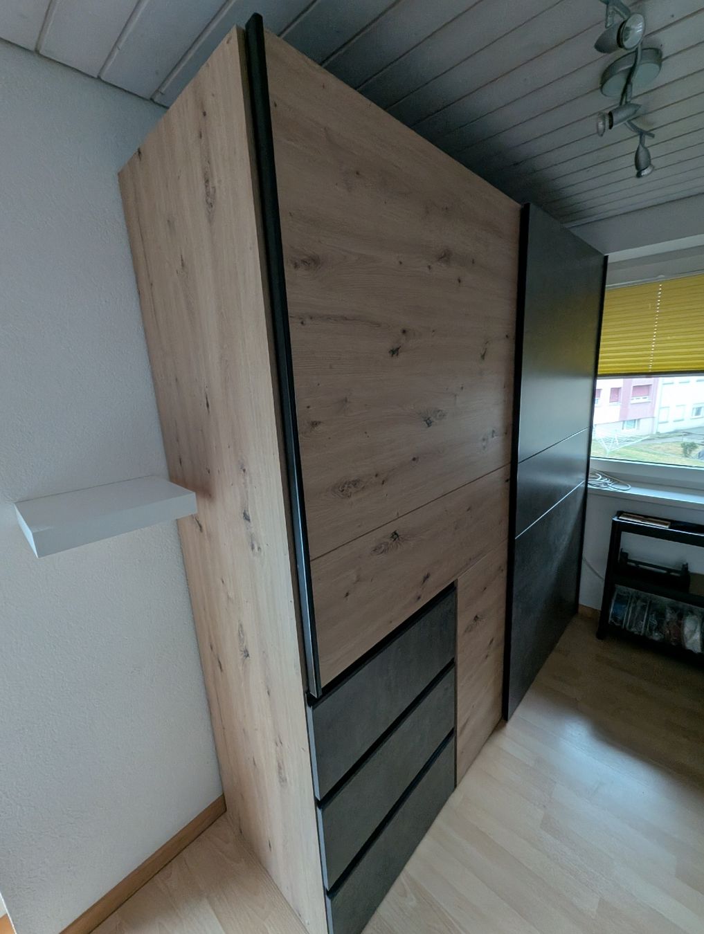 Armadi: Schrank Holzoptik Anthrazit gebraucht – Usato da Geuensee venduto da wini90 1
