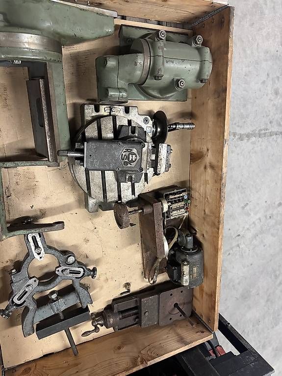 Aciera Tutte le macchine: Fräsmaschine Aciera F4 – Usato da Unterkulm venduto da Wannehof96 4