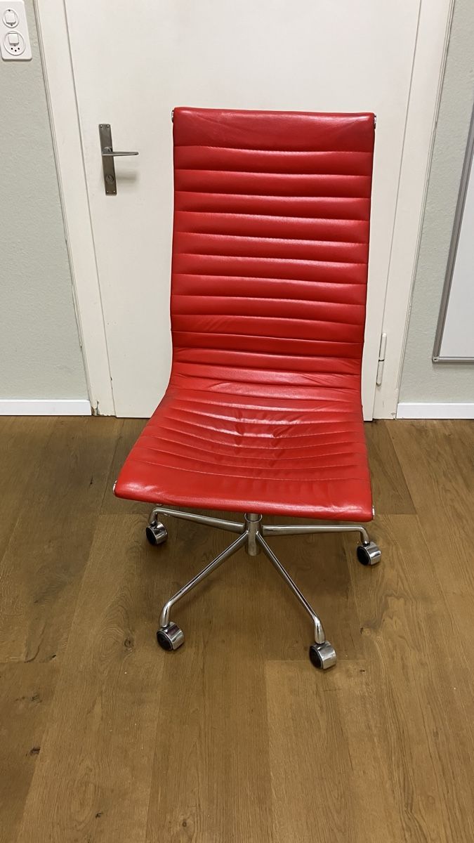 Vitra Stühle: Vitra EA 119 Replica in rotem Leder – Gebraucht aus Zürich von arpagdom