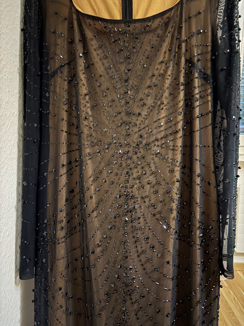 Kleider: Ein sehr schönes und elegantes Abendkleid. – Neu (gemäss Beschreibung) aus Suhr von So-786-