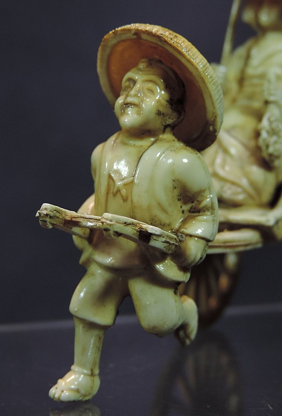 Figuren: Figur Rikschafahrer mit Geisha, Elfenbeinfarben – Gebraucht aus Duggingen von roterbambus 5