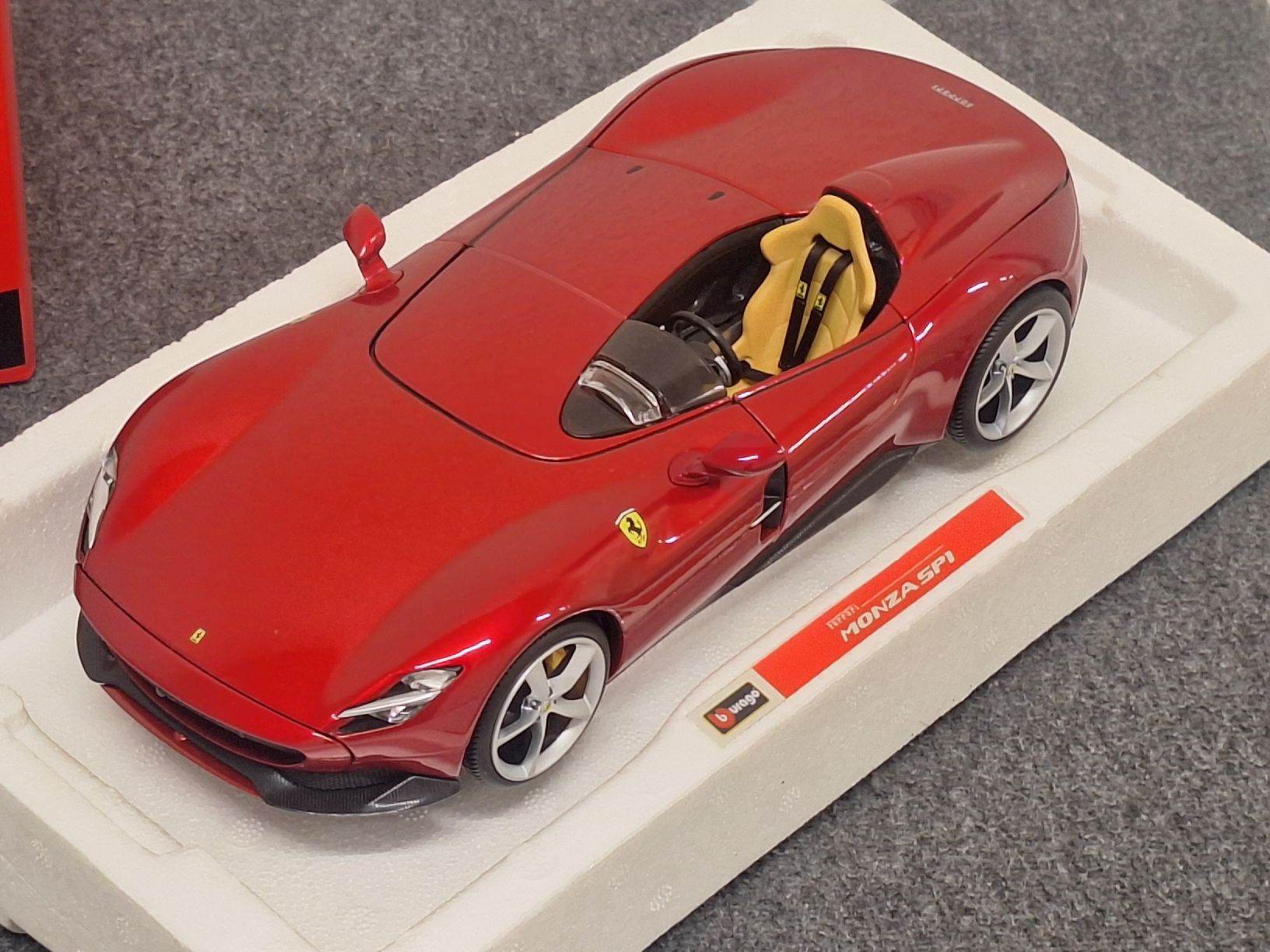 Bburago Modellini d'auto: Bburago Ferrari Monza SP1 1/18  – Nuovo (secondo la descrizione) da Grüt (Gossau ZH) venduto da wisdomio7 1
