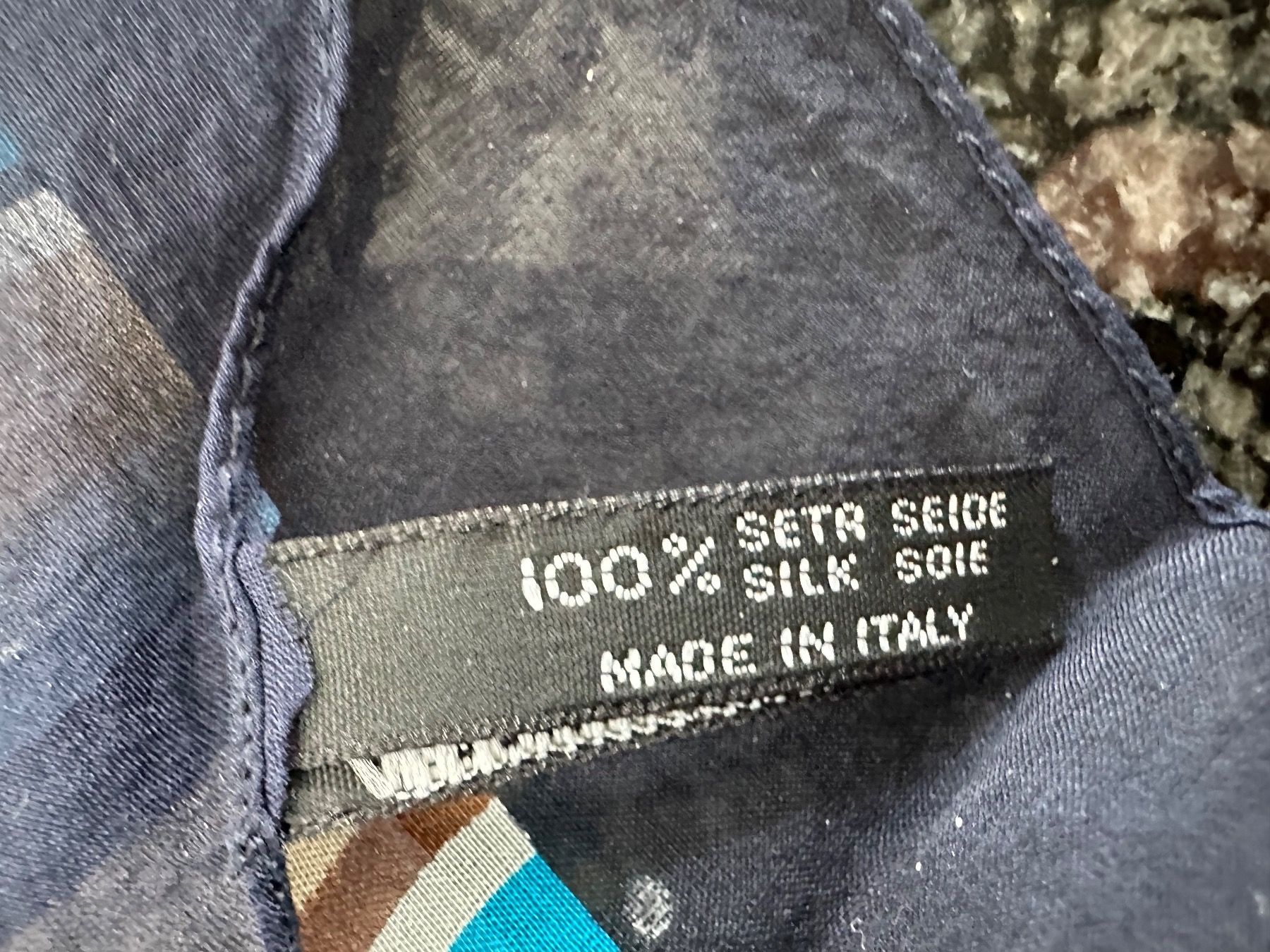 Amache: Seidenschal in Blautönen – Usato da Wettswil venduto da haddy91 4