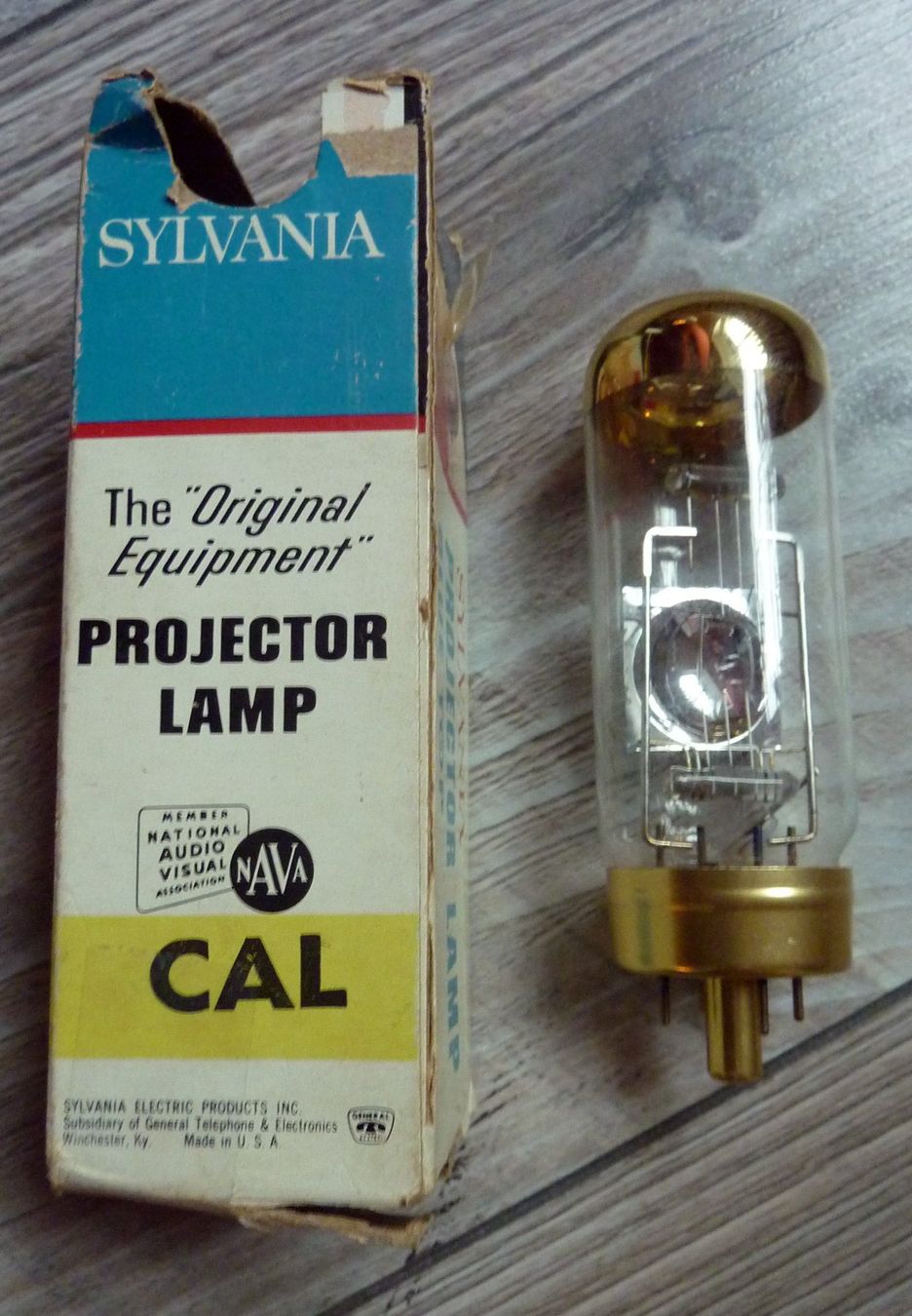 Lampade: Lampe de projecteur Sylvania Blue Top – Nuovo (secondo la descrizione) da Bern venduto da Dedonegro