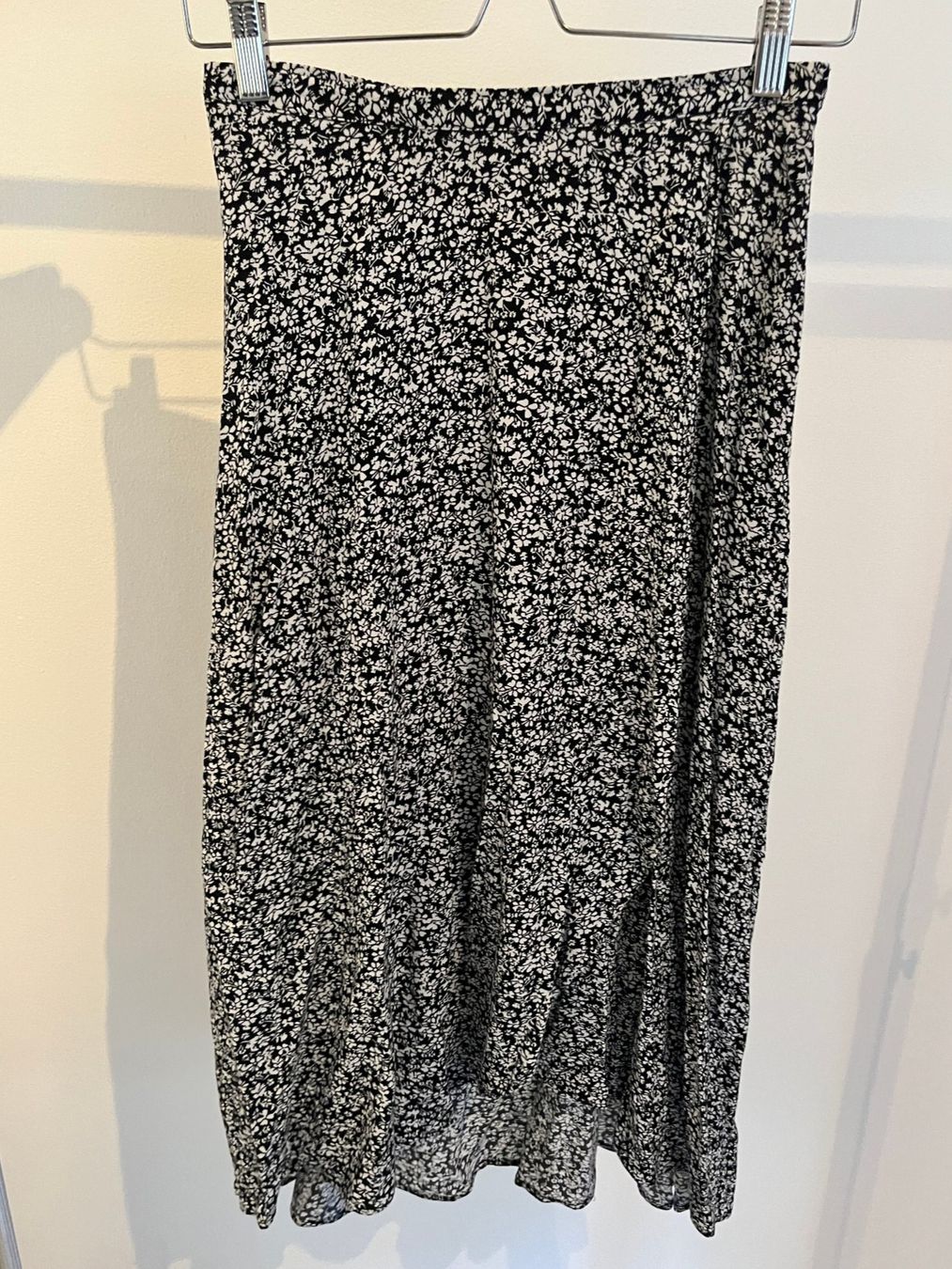 Gonne: Jupe M&S, motifs fleurs – Usato da Savagnier venduto da taianab
