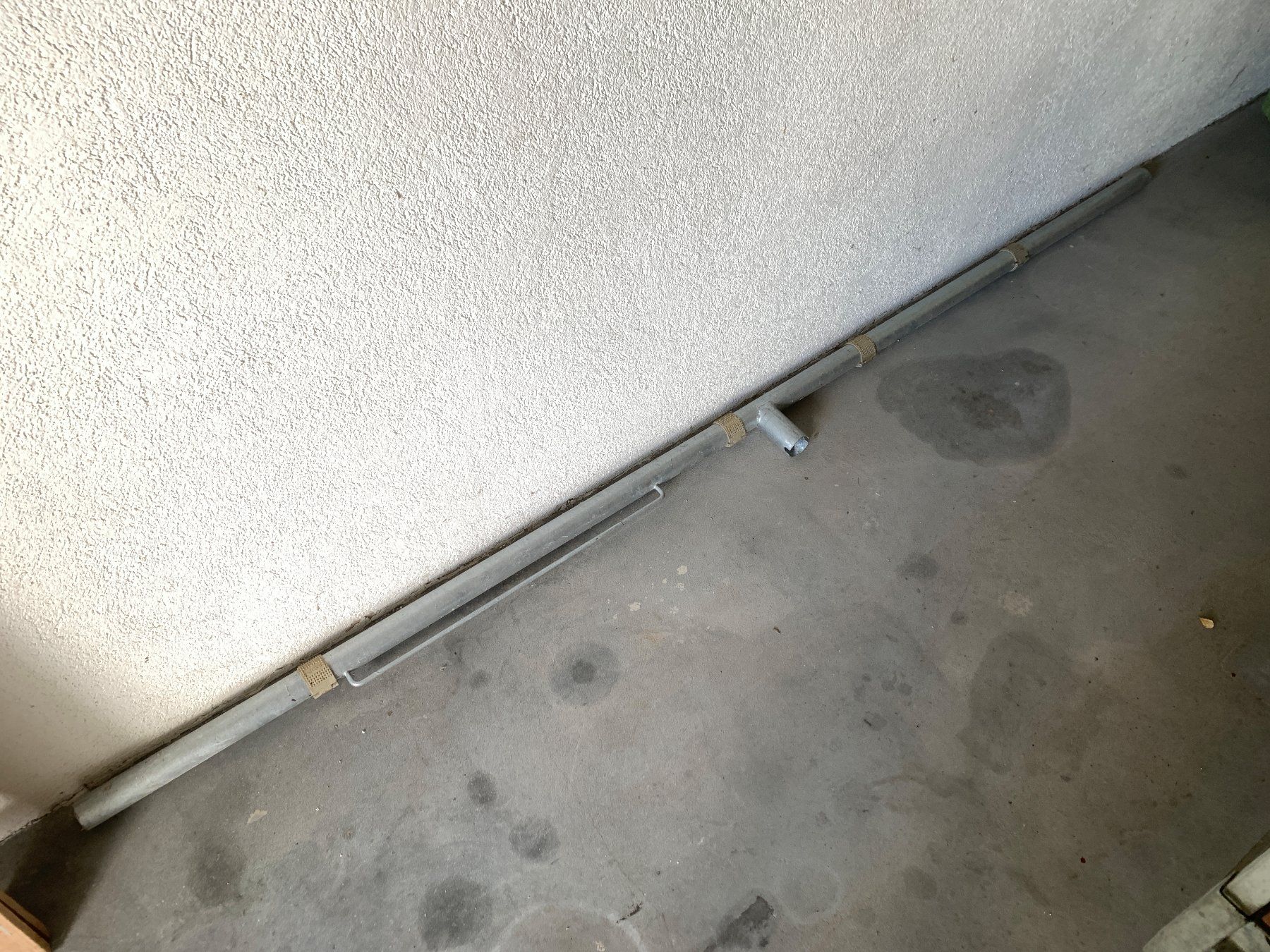 Stewi Teppichstange Teppichklopfstange für Bodensockel (Gebraucht) in ...