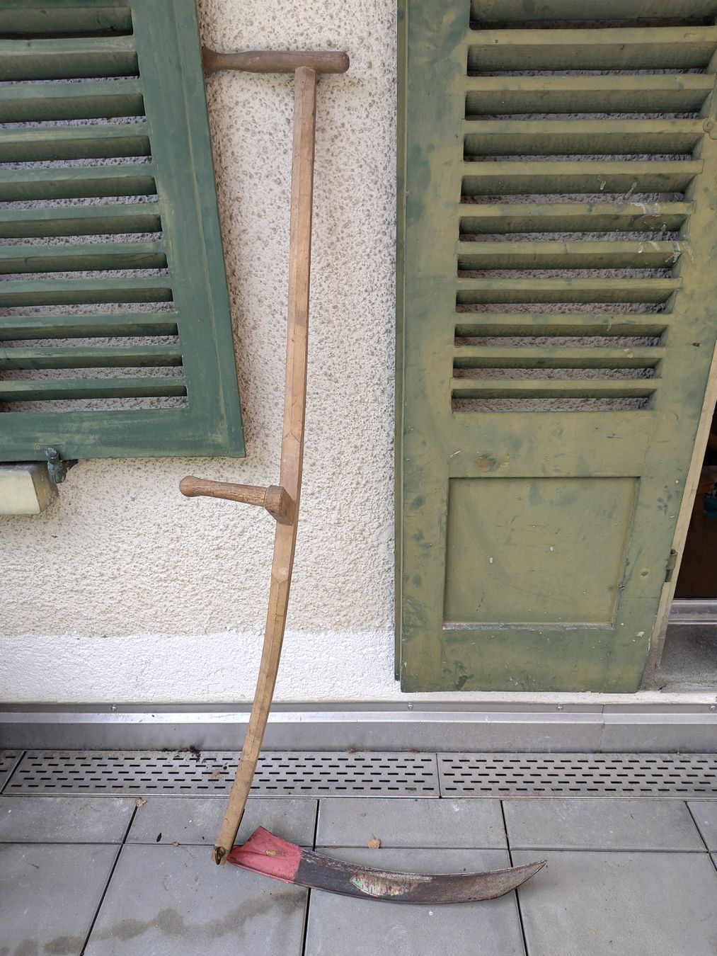 Alle Werkzeuge: Sense mit 60cm Klinge – Gebraucht aus Langnau i. E. von antrik