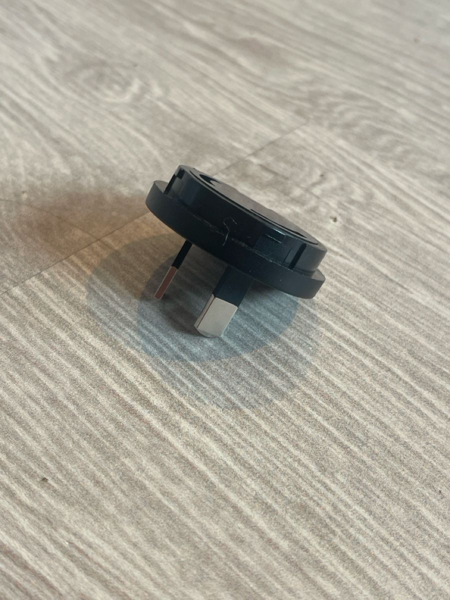 Unità & Adattatore: Schweizer Stecker Adapter – Nuovo (secondo la descrizione) da Hombrechtikon venduto da GianneE